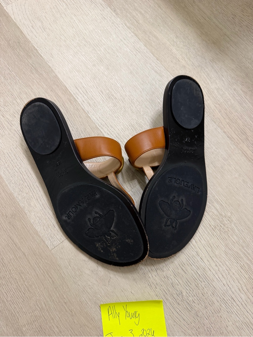 Gucci Tan Leather GG Logo Thong Sandals with Black Footbed - Picture 2 of 2